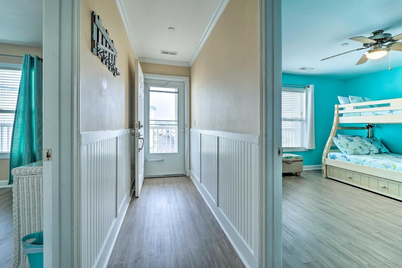 Ocean-View Oak Island Condo, 1 Block To Beach! Exteriér fotografie