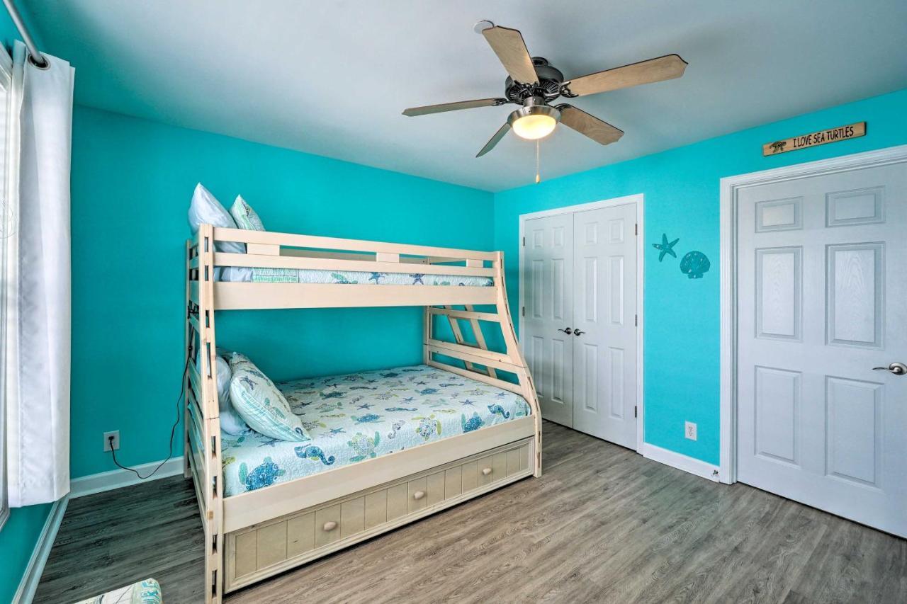 Ocean-View Oak Island Condo, 1 Block To Beach! Exteriér fotografie