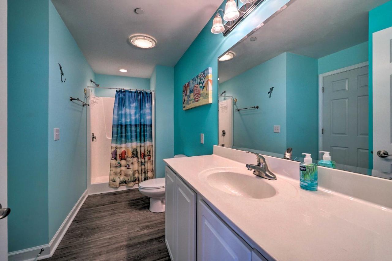 Ocean-View Oak Island Condo, 1 Block To Beach! Exteriér fotografie