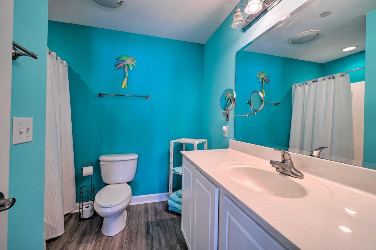 Ocean-View Oak Island Condo, 1 Block To Beach! Exteriér fotografie