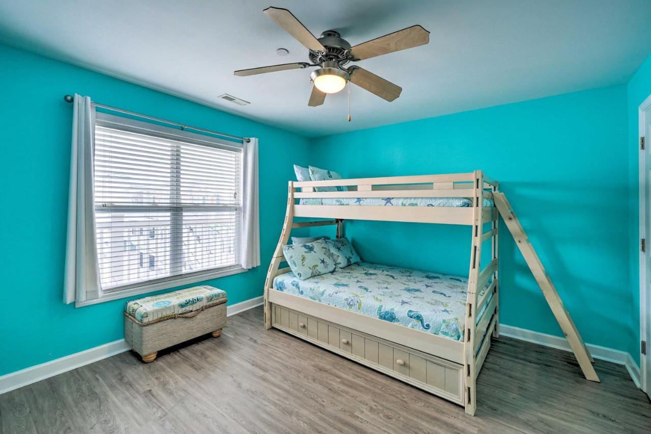 Ocean-View Oak Island Condo, 1 Block To Beach! Exteriér fotografie